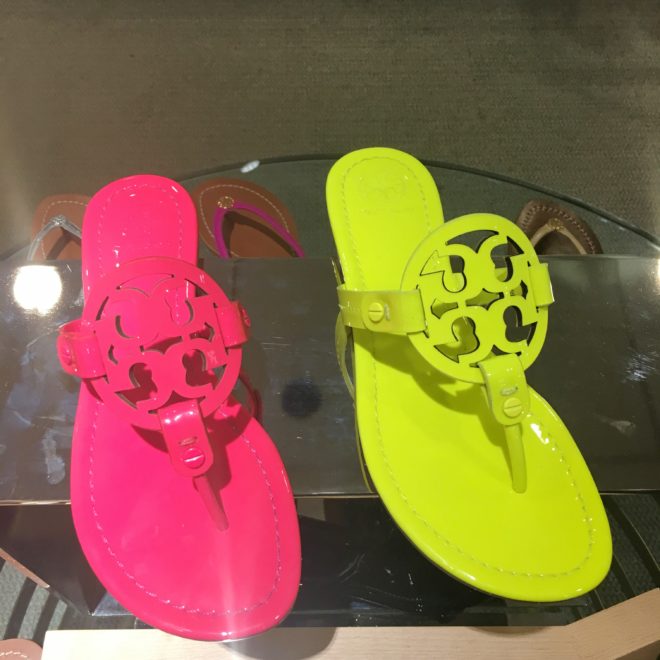 Introducir 88+ imagen tory burch neon sandals