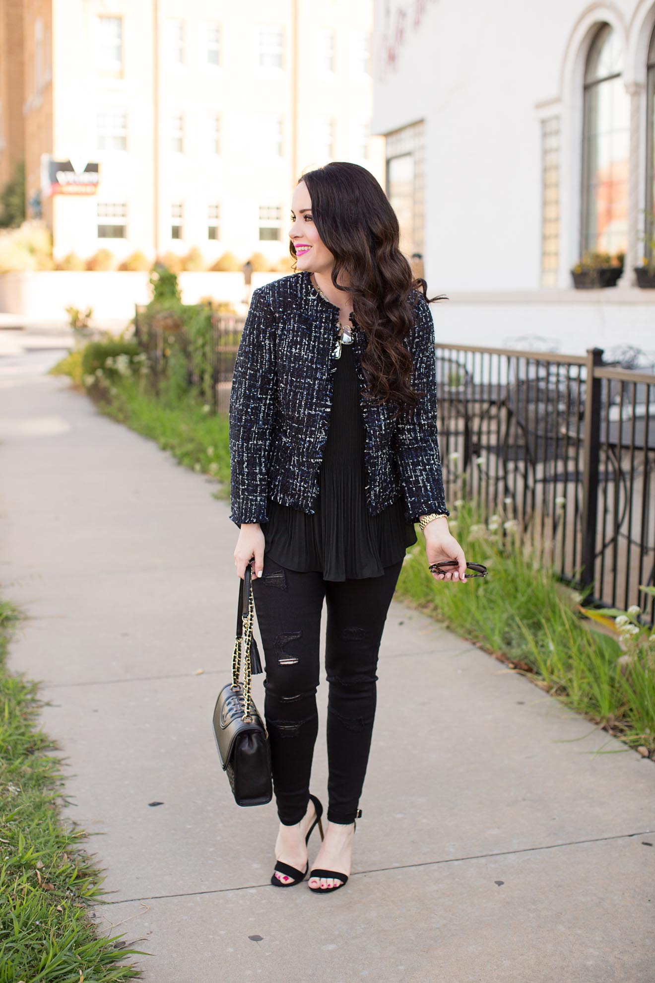 Black Leather Leggings with Tweed Jacket Outfits (2 ideas & outfits)